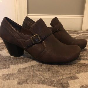 BareTraps genuine leather casual shoe